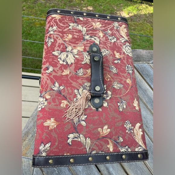 Vintage Tapestry Trunk / Box - Picture 6 of 11